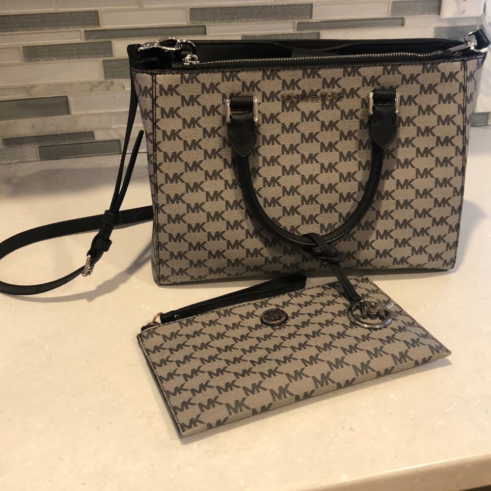 Michael Kors purse & wallet - purse like new!